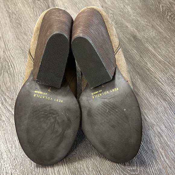 Very Volatile tan booties size 7 - Picture 5 of 6